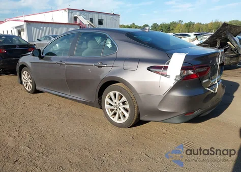 2022 Toyota Camry Le z USA, uszkodzony, nr VIN 4T1C11AK9NU644947